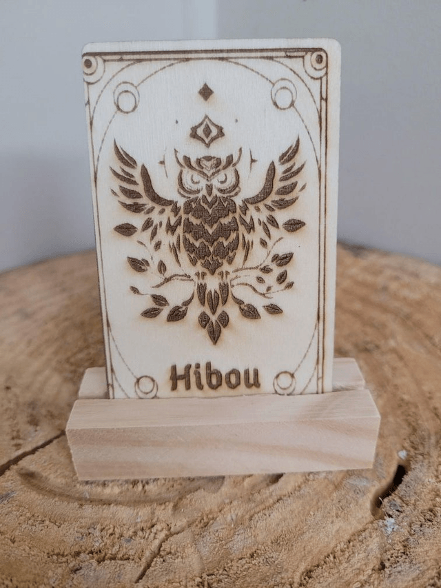 🕯️ Carte Totem Gravée – Le Hibou