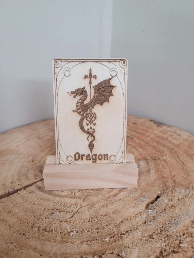 🐉 Carte Totem Gravée – Le Dragon