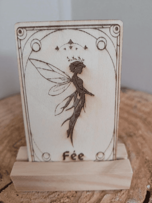 ✨ Carte Gravée – La Fée