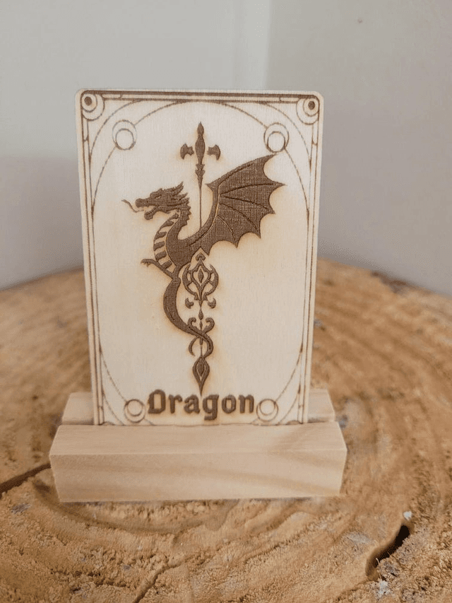 🐉 Carte Totem Gravée – Le Dragon